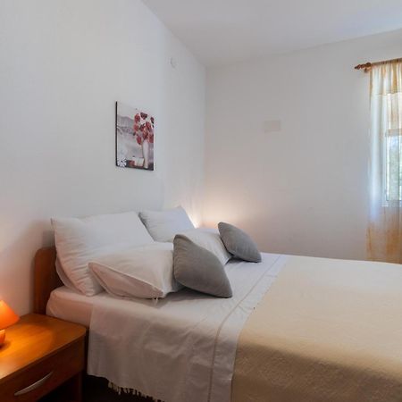 Apartments With A Parking Space Ivan Dolac, Hvar - 15784 Bilik gambar