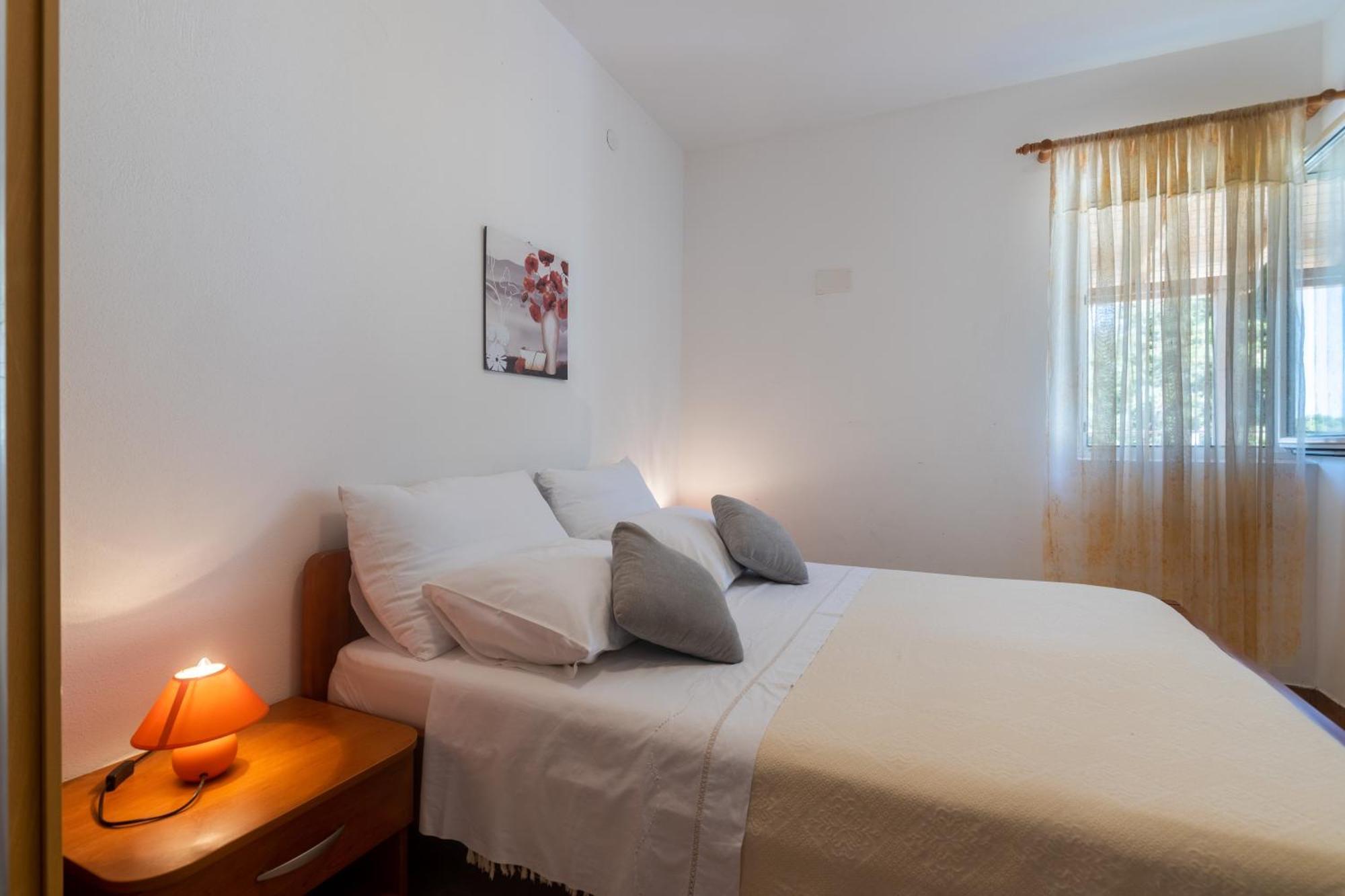 Apartments With A Parking Space Ivan Dolac, Hvar - 15784 Bilik gambar