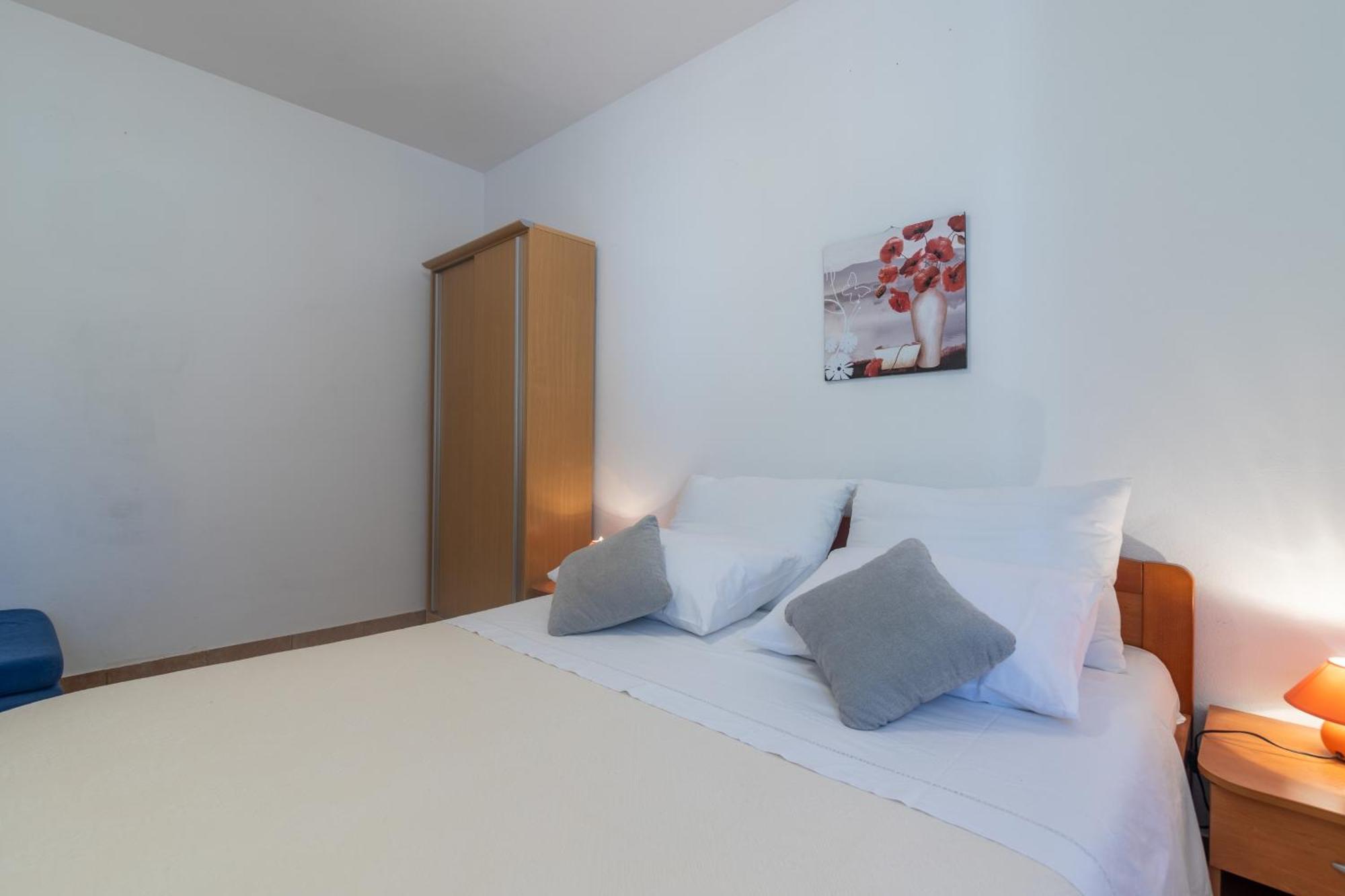 Apartments With A Parking Space Ivan Dolac, Hvar - 15784 Bilik gambar