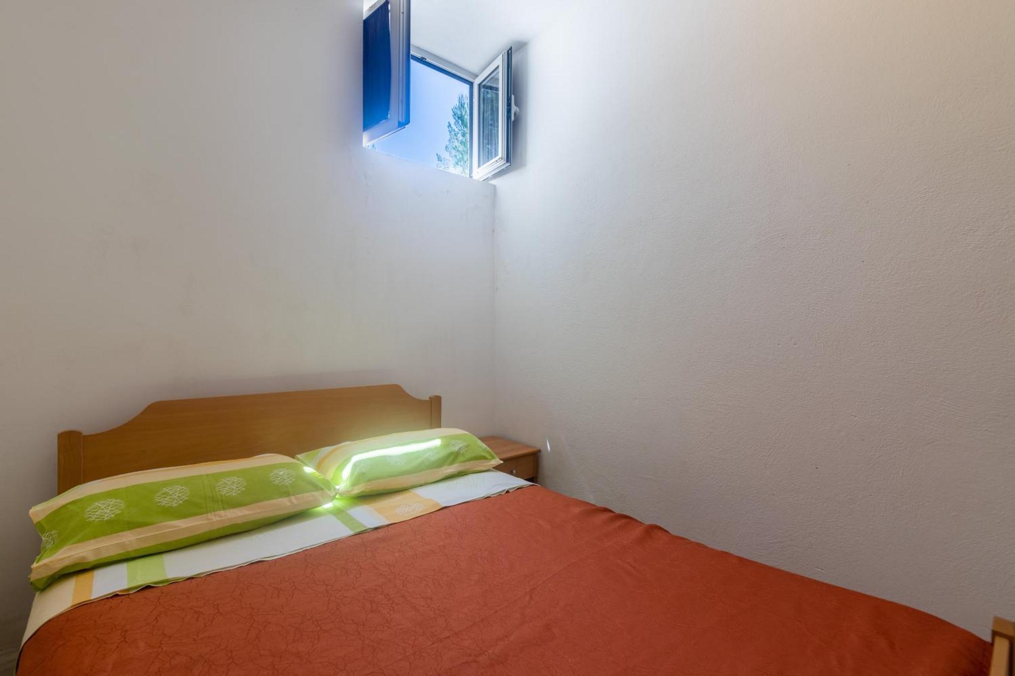 Apartments With A Parking Space Ivan Dolac, Hvar - 15784 Bilik gambar