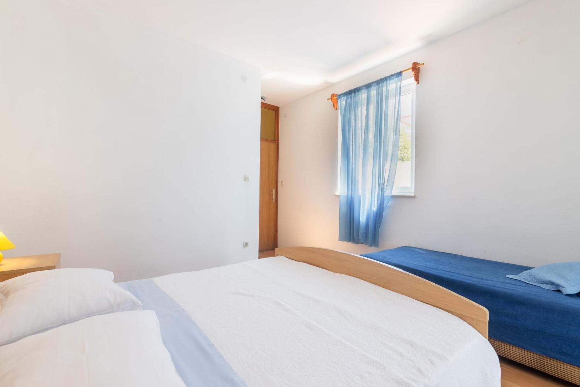 Apartments With A Parking Space Ivan Dolac, Hvar - 15784 Bilik gambar