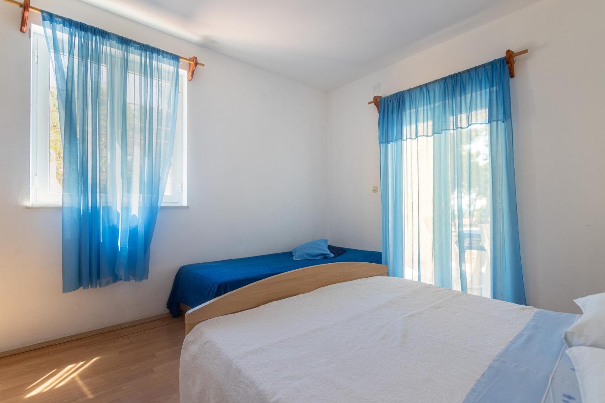 Apartments With A Parking Space Ivan Dolac, Hvar - 15784 Bilik gambar